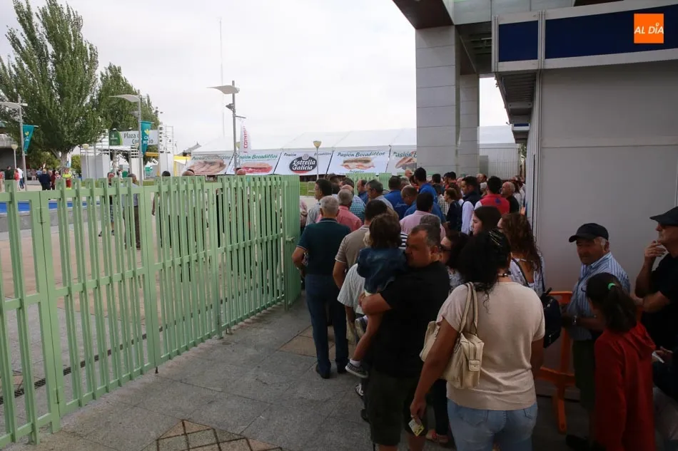 Foto 3 - Colas a primera hora en la segunda jornada de Salamaq