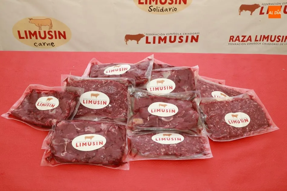 Foto 2 - Donaci&oacute;n de carne del proyecto Limus&iacute;n Solidario a C&aacute;ritas Salamanca