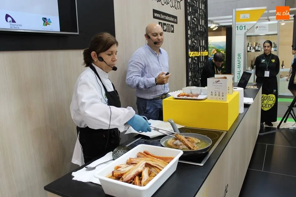 Foto 7 - El show cooking con el Torrezno de Soria despierta la curiosidad y el apetito en Salamaq