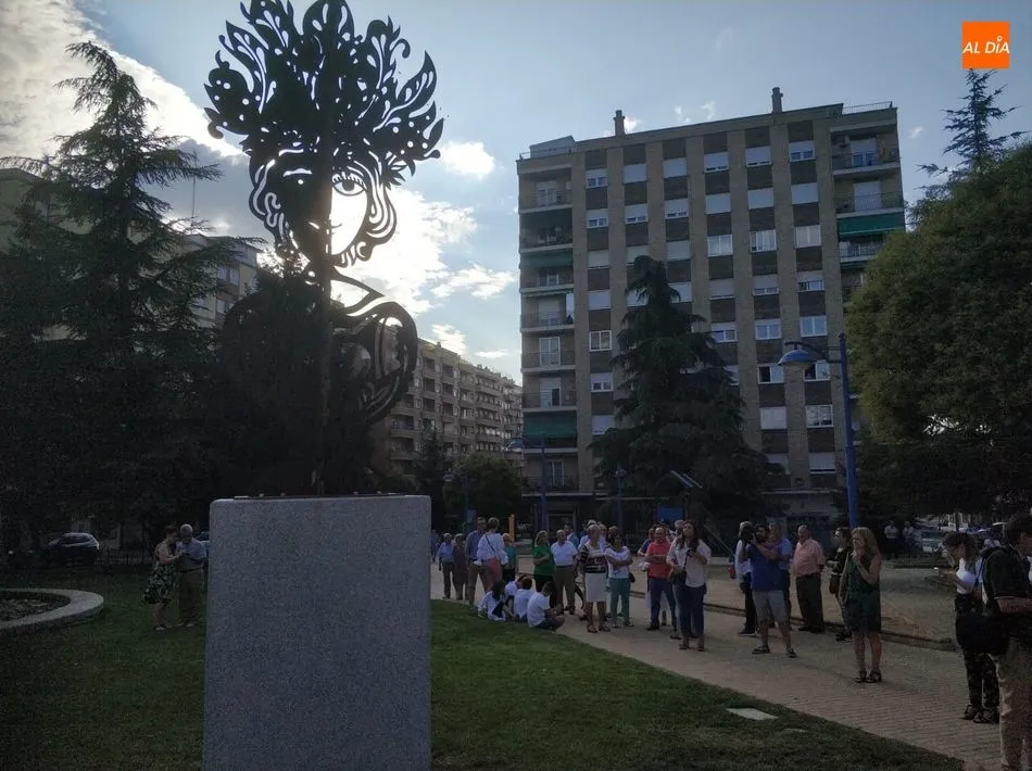 Foto 10 - La ciudad de Salamanca suma una nueva escultura en la Plaza de Madrid donada por el artista Luis de ...