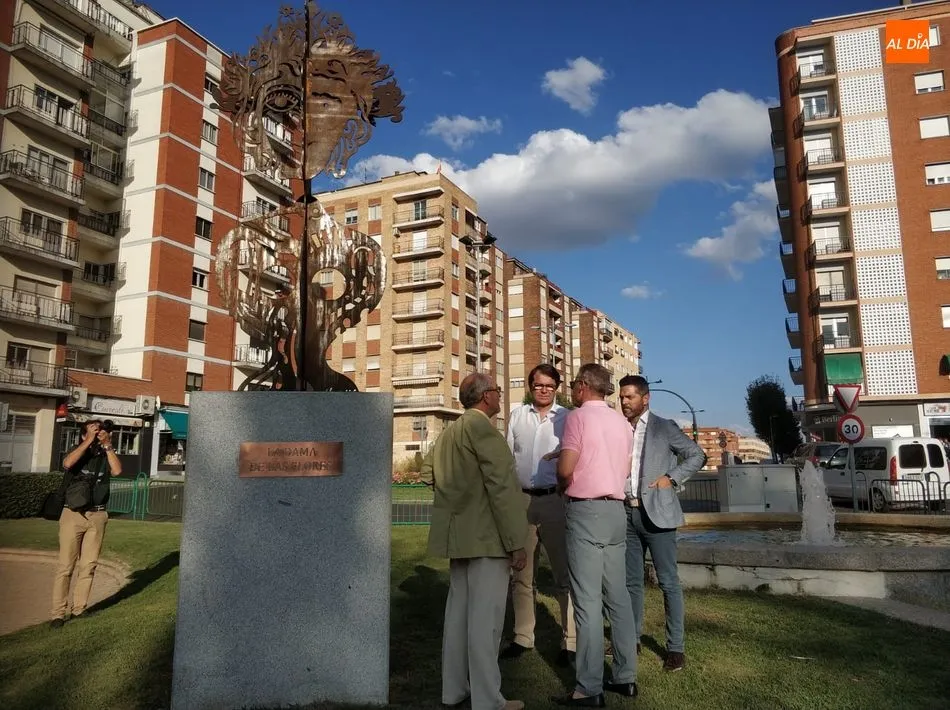 Foto 9 - La ciudad de Salamanca suma una nueva escultura en la Plaza de Madrid donada por el artista Luis de ...