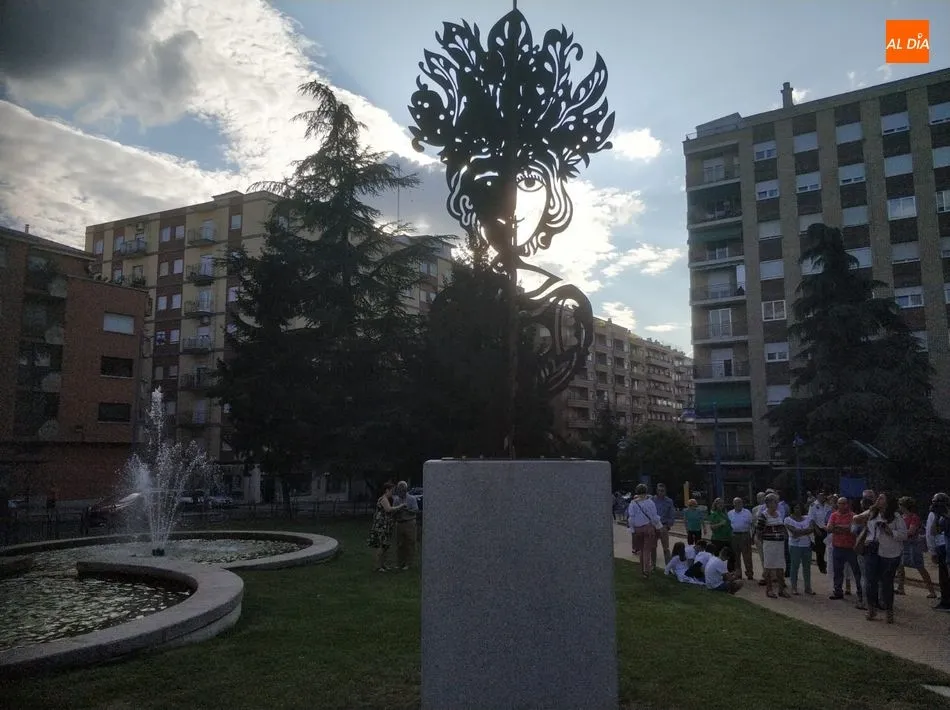 Foto 4 - La ciudad de Salamanca suma una nueva escultura en la Plaza de Madrid donada por el artista Luis de ...
