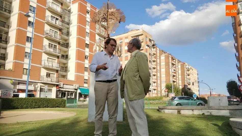 Foto 2 - La ciudad de Salamanca suma una nueva escultura en la Plaza de Madrid donada por el artista Luis de ...