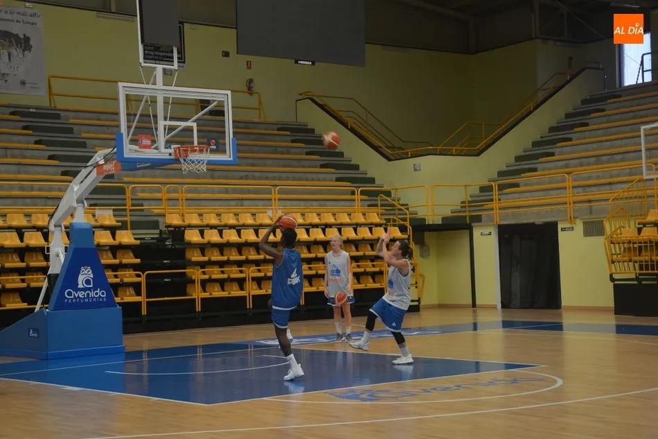 Foto 8 - Numerosas ausencias en el comienzo de la pretemporada para Perfumer&iacute;as Avenida
