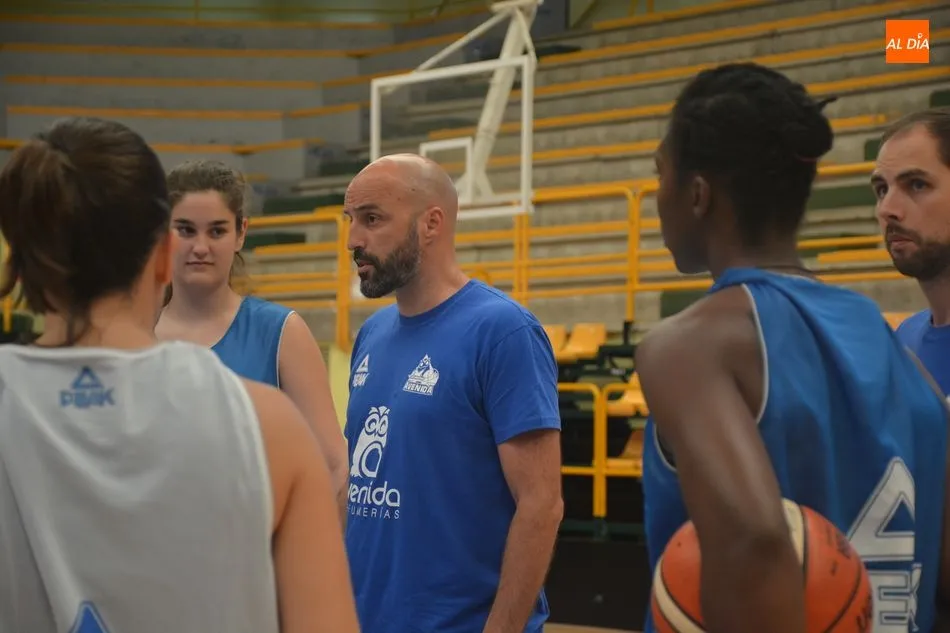 Foto 5 - Numerosas ausencias en el comienzo de la pretemporada para Perfumer&iacute;as Avenida