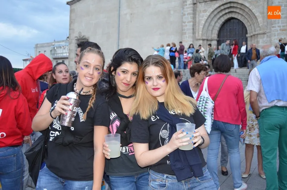 Foto 4 - El chupinazo de la Pe&ntilde;a Infiltrados y el preg&oacute;n de la pe&ntilde;a El Lokal marcan el inicio de las...
