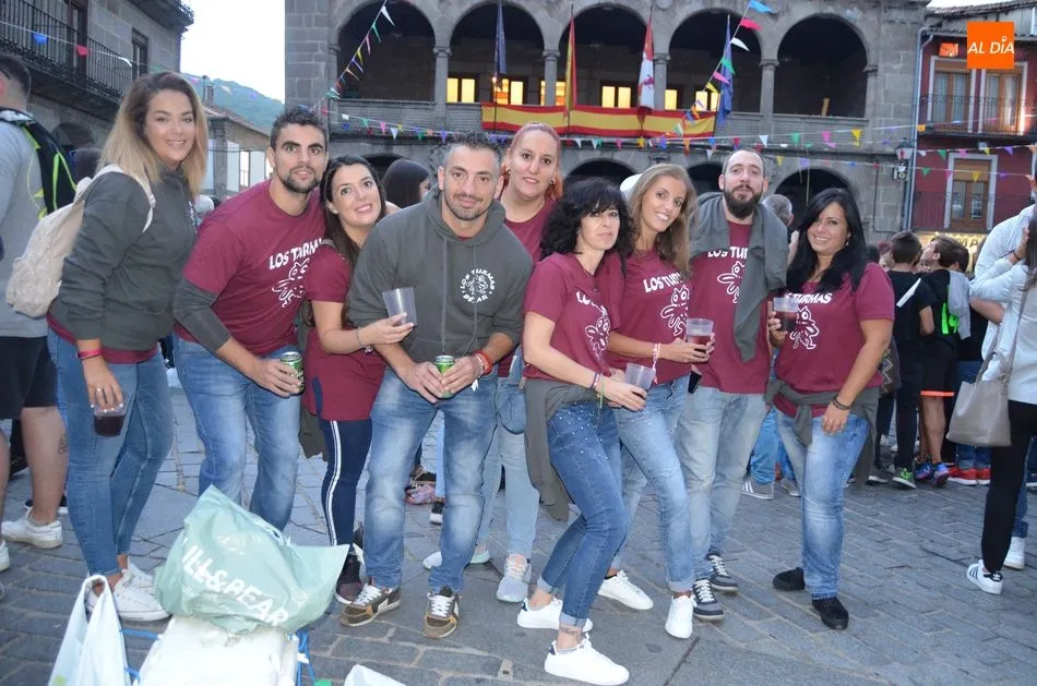 Foto 3 - El chupinazo de la Pe&ntilde;a Infiltrados y el preg&oacute;n de la pe&ntilde;a El Lokal marcan el inicio de las...