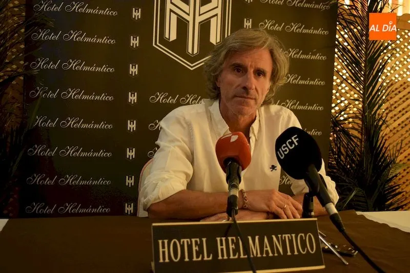 Roberto Aguirre durante la rueda de prensa