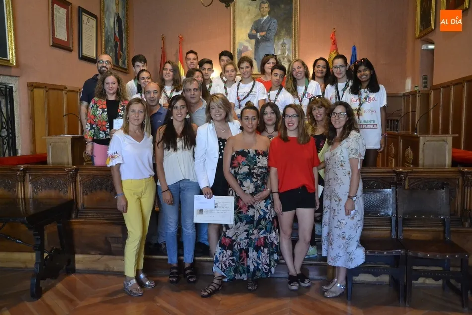 Foto 2 - Entregados los premios del Martes Mayor en un acto muy concurrido gracias a los scouts  