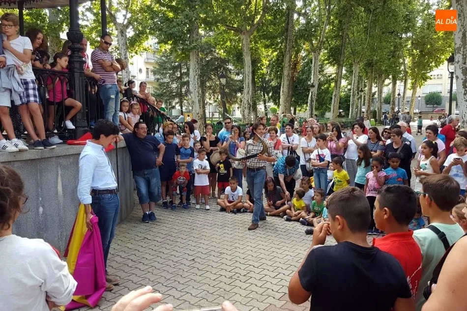Foto 3 - Toreo de Sal&oacute;n en el parque municipal con El Capea  