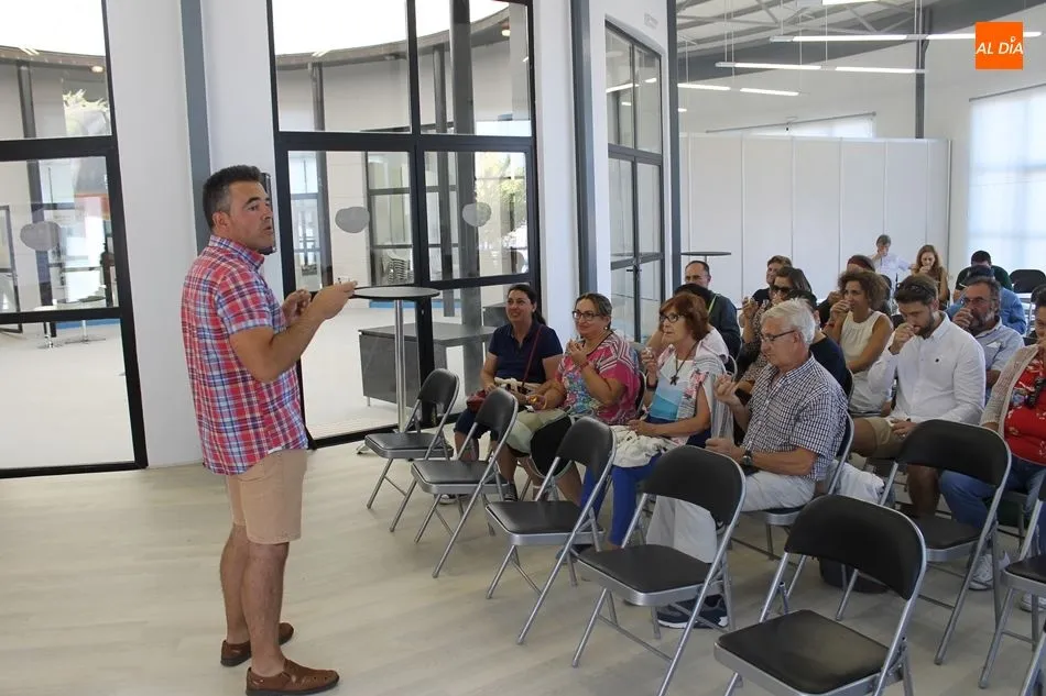 Cata de tomates y aceite de oliva virgen extra en Salamaq