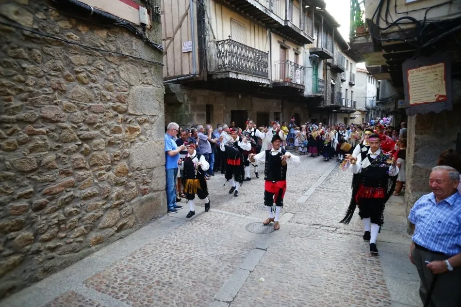 Foto 8 - Carlos Fortes pregona los festejos y anima a los vecinos a preservar las tradiciones