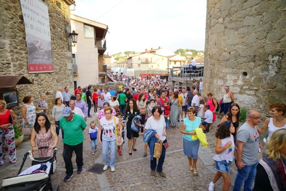 Foto 6 - Carlos Fortes pregona los festejos y anima a los vecinos a preservar las tradiciones