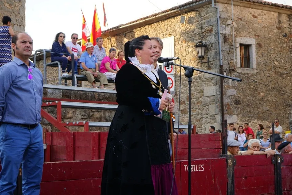 Foto 5 - Carlos Fortes pregona los festejos y anima a los vecinos a preservar las tradiciones