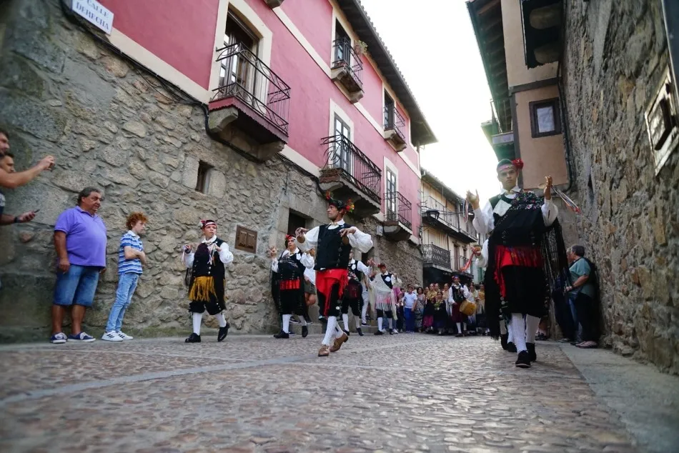 Foto 4 - Carlos Fortes pregona los festejos y anima a los vecinos a preservar las tradiciones