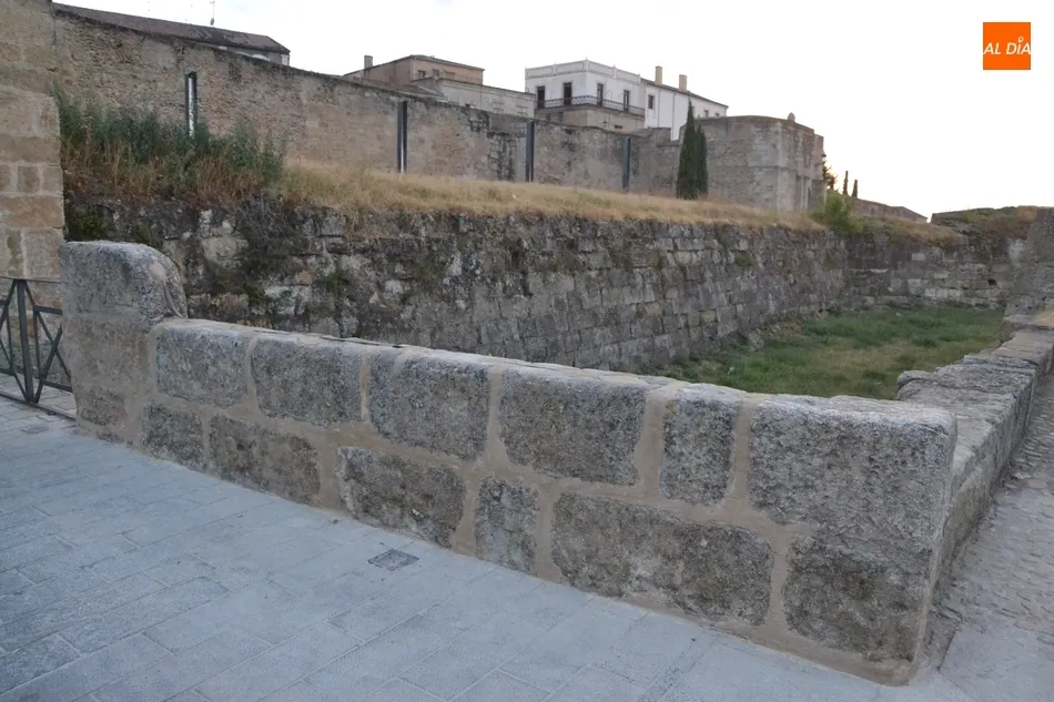 Finaliza el arreglo del pretil que resultó dañado por el impacto de un vehículo  