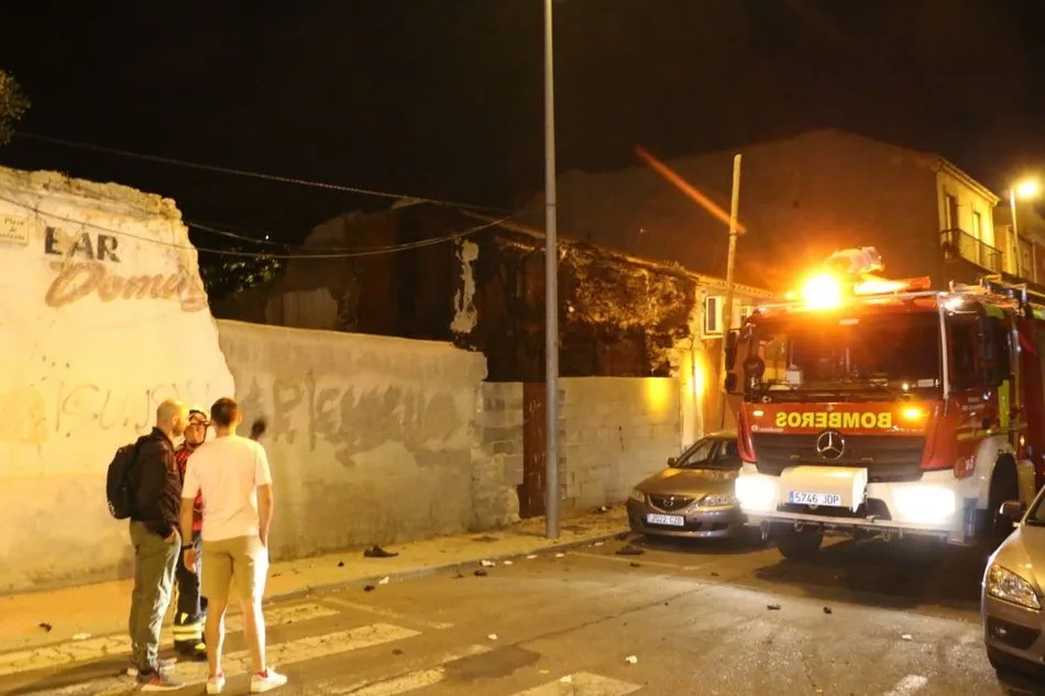 Un cohete provoca un susto con un pequeño incendio en el Arrabal