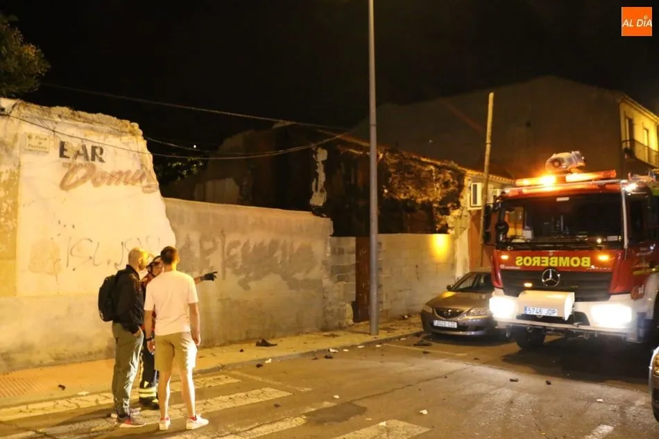 Foto 5 - Un cohete provoca un susto con un peque&ntilde;o incendio en el Arrabal