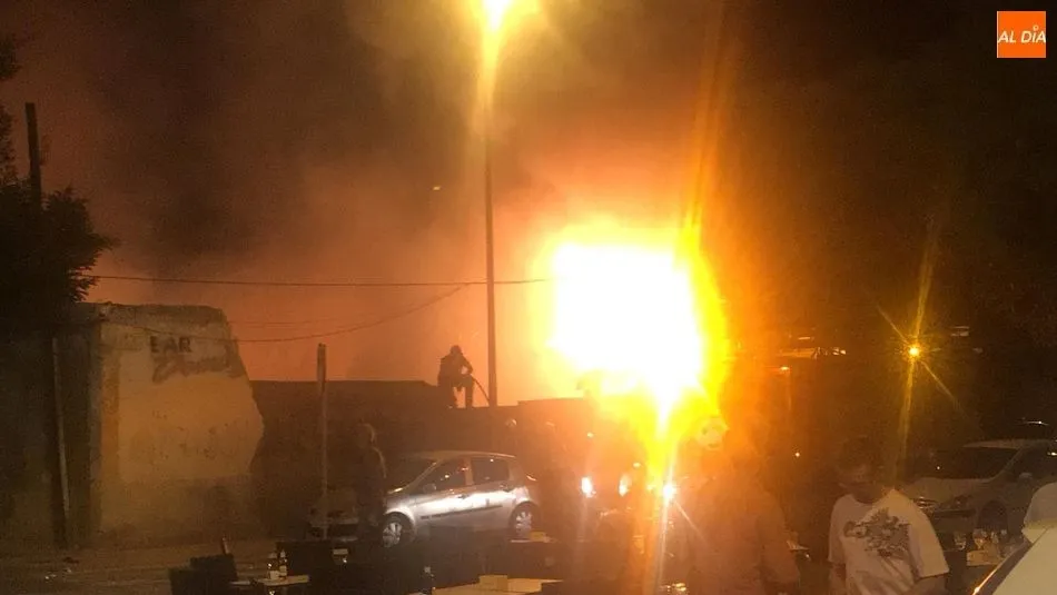Foto 3 - Un cohete provoca un susto con un peque&ntilde;o incendio en el Arrabal