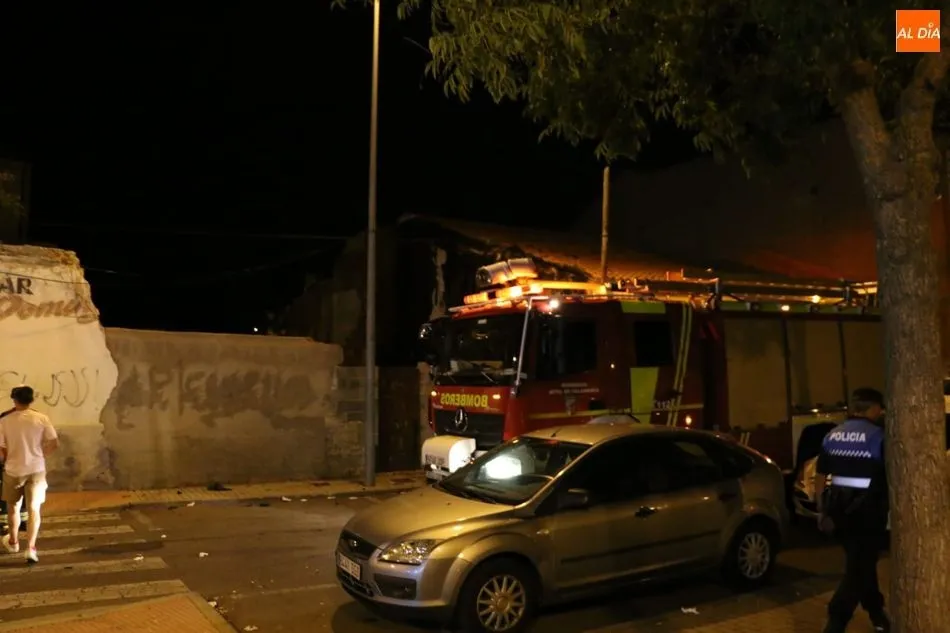 Foto 2 - Un cohete provoca un susto con un peque&ntilde;o incendio en el Arrabal