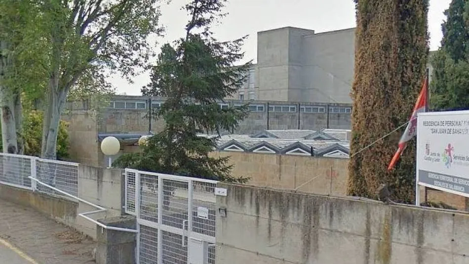 Fachada de la residencia que menciona IU en su comunicado