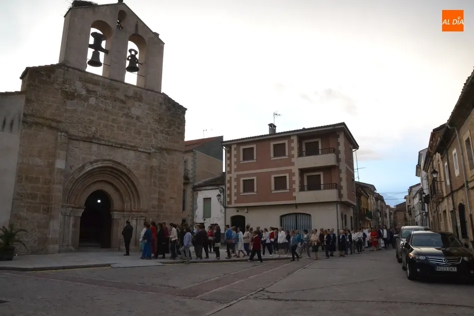 Foto 7 - Un centenar de fieles madruga para rezar el Rosario de la Aurora por las calles de San Andr&eacute;s  