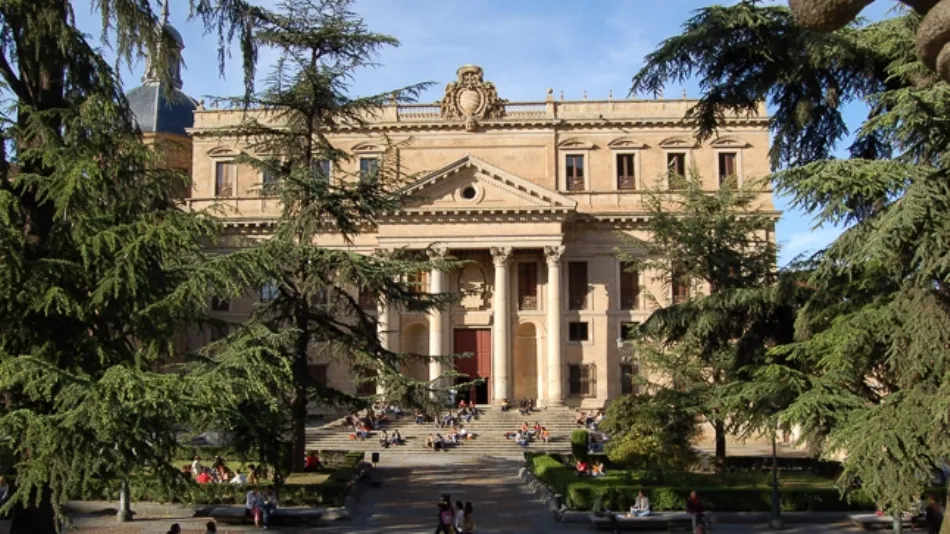Fachada del Palacio de Anaya, donde se encuentra la Facultad de Filología de la USAL
