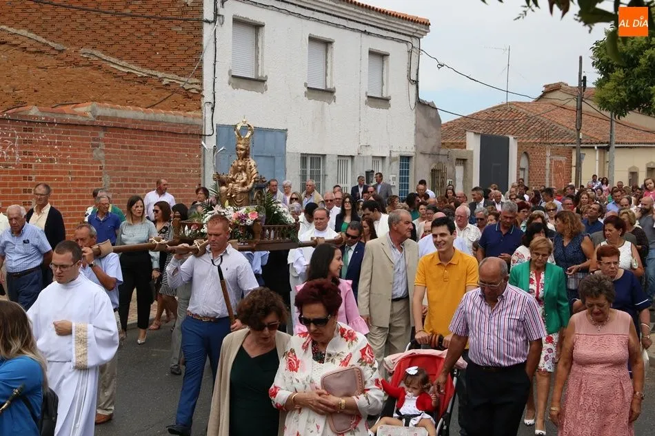 Foto 9 - Villoria rinde honores a la Virgen de la Vega