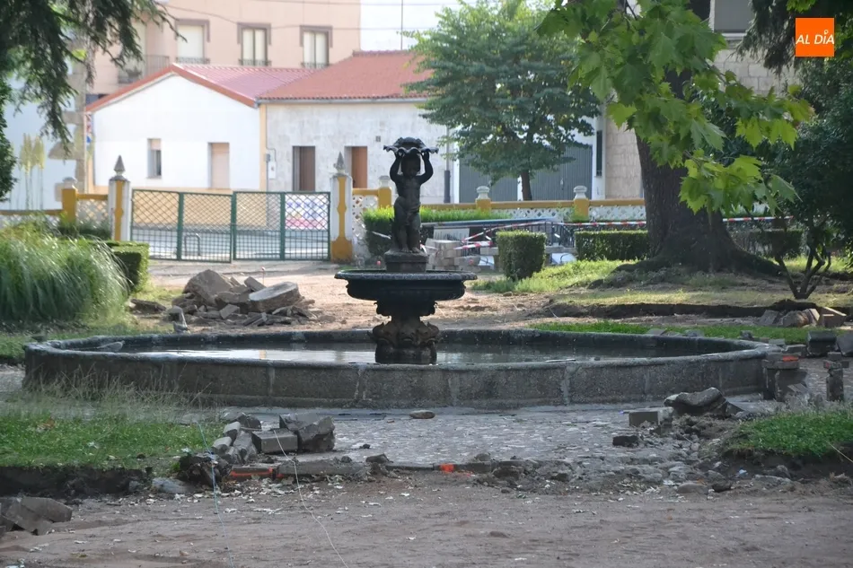 Foto 5 - Derribados los urinarios del Parque de La Florida  