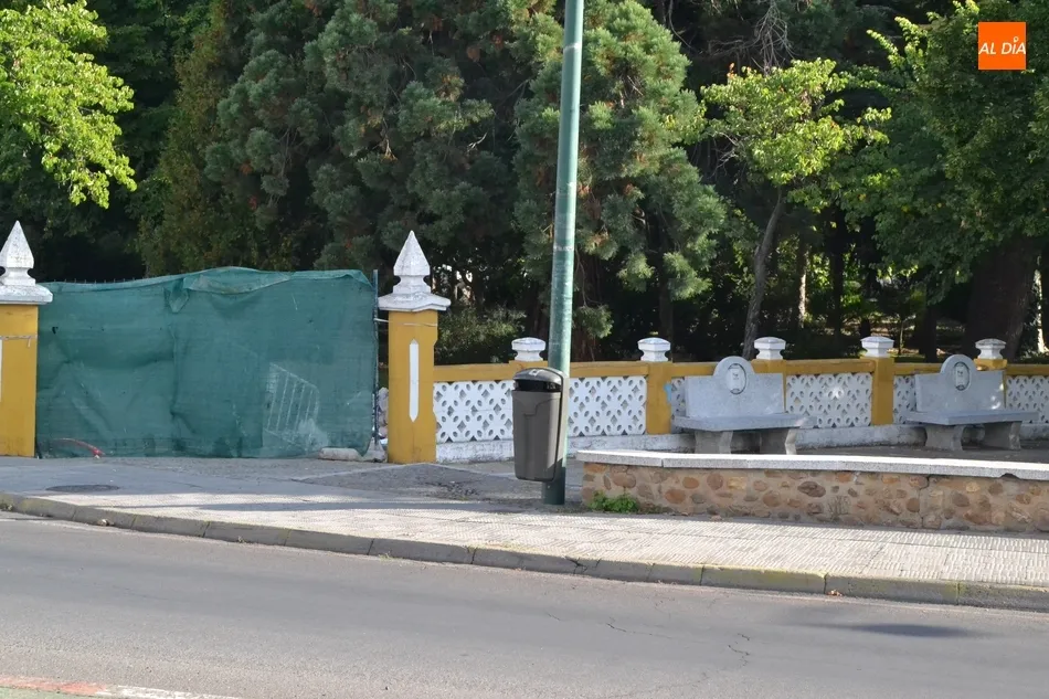 Foto 2 - Derribados los urinarios del Parque de La Florida  