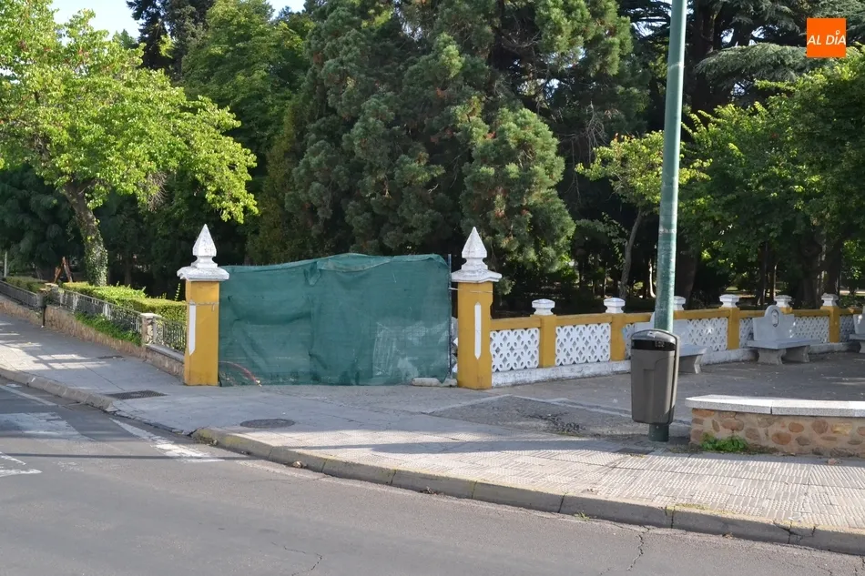 Foto 9 - Derribados los urinarios del Parque de La Florida  