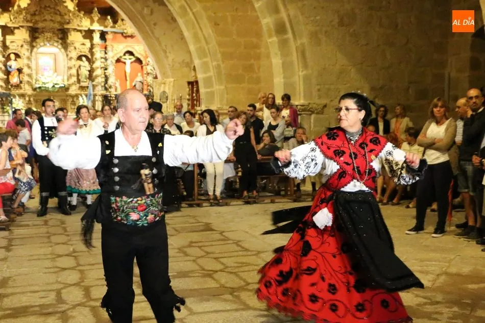 Foto 10 - La lluvia no impide el homenaje a la Virgen de los Reyes en Villaseco  