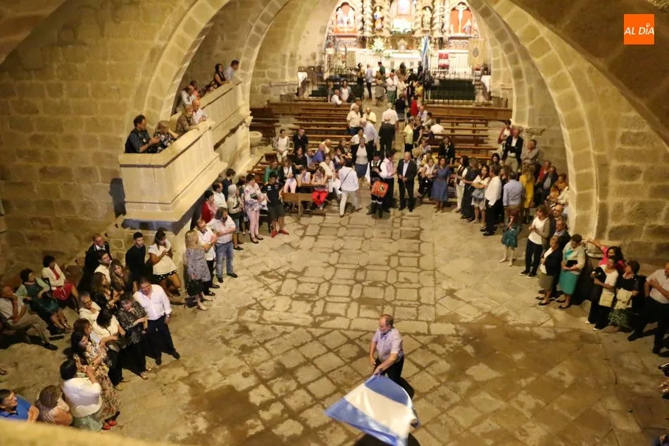 Foto 5 - La lluvia no impide el homenaje a la Virgen de los Reyes en Villaseco  