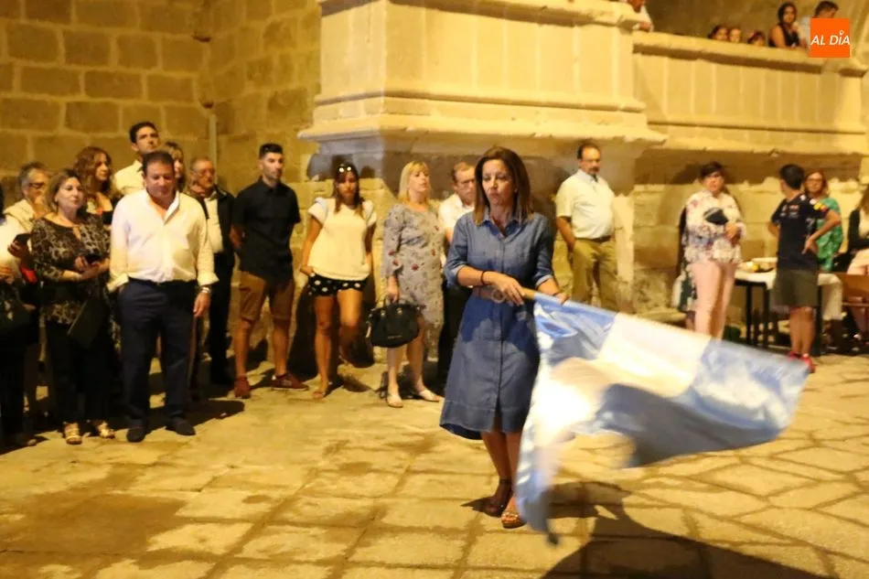 Foto 4 - La lluvia no impide el homenaje a la Virgen de los Reyes en Villaseco  