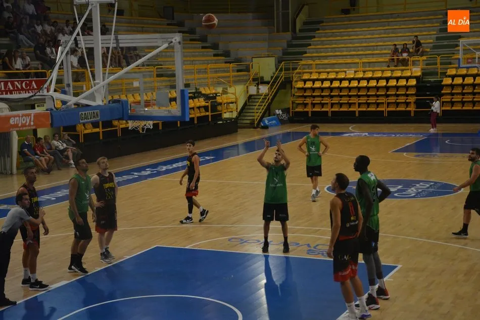 Foto 6 - El Queser&iacute;a La Antigua CB Tormes cae en su debut con el Extremadura Plasencia (71-82)