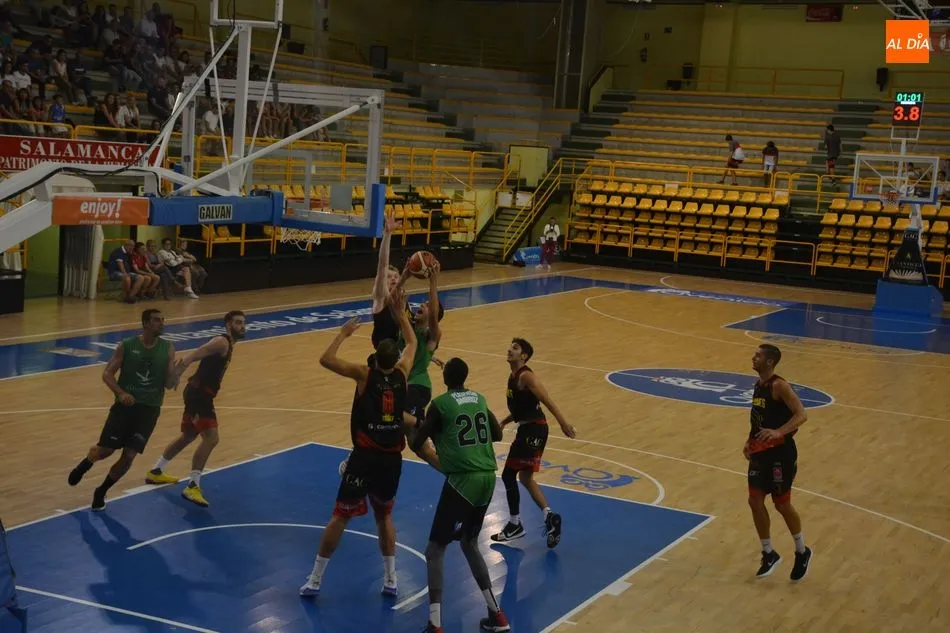 Foto 5 - El Queser&iacute;a La Antigua CB Tormes cae en su debut con el Extremadura Plasencia (71-82)