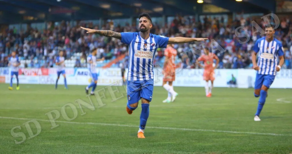 Foto 4 - Un solitario gol de la SD Ponferradina derrota al CD Guijuelo (1-0)