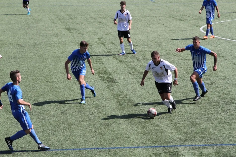 Foto 6 - La Ponferradina B se lleva el duelo m&aacute;s virginal del curso frente a un Ciudad Rodrigo tierno y con ...
