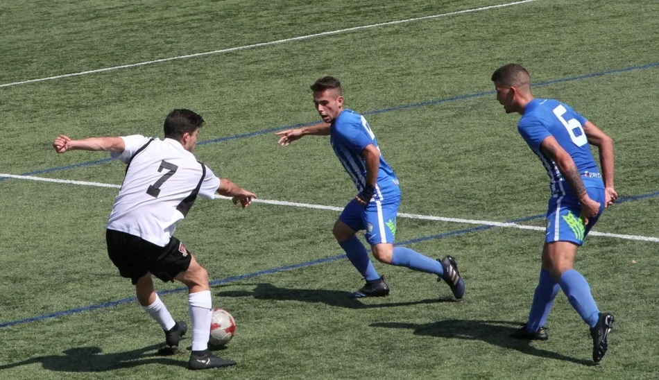 Foto 3 - La Ponferradina B se lleva el duelo m&aacute;s virginal del curso frente a un Ciudad Rodrigo tierno y con ...
