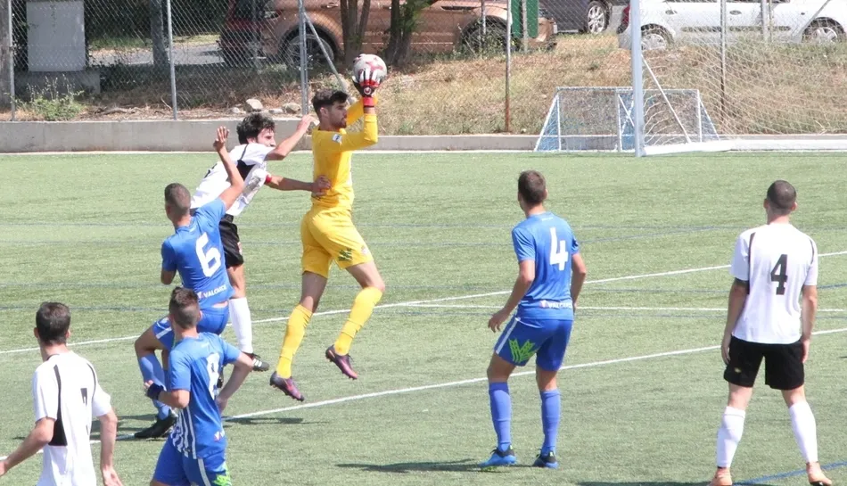 Foto 7 - La Ponferradina B se lleva el duelo m&aacute;s virginal del curso frente a un Ciudad Rodrigo tierno y con ...