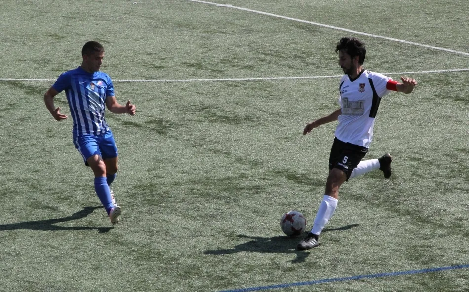 Foto 11 - La Ponferradina B se lleva el duelo m&aacute;s virginal del curso frente a un Ciudad Rodrigo tierno y con ...