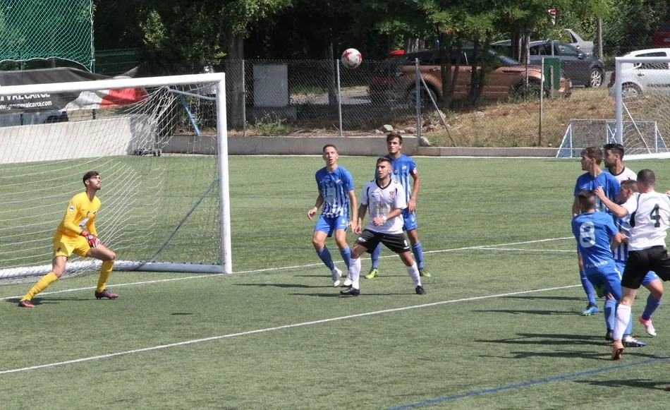 Foto 8 - La Ponferradina B se lleva el duelo m&aacute;s virginal del curso frente a un Ciudad Rodrigo tierno y con ...