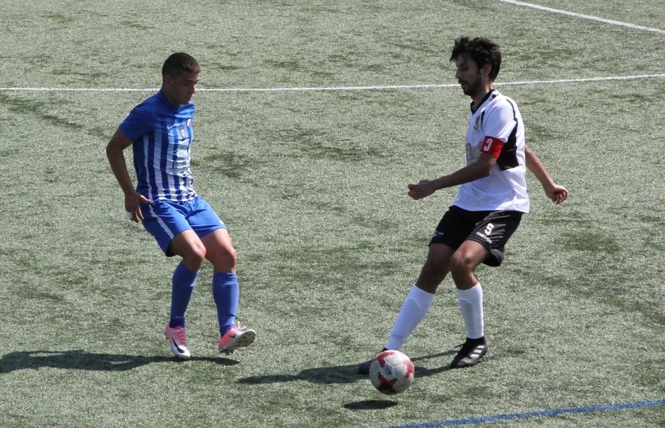 Foto 10 - La Ponferradina B se lleva el duelo m&aacute;s virginal del curso frente a un Ciudad Rodrigo tierno y con ...