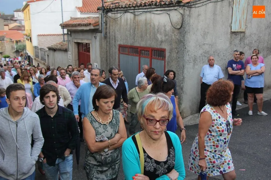 Foto 7 - Las Madrinas entregan en ofrenda seis roscas a la Virgen del &Aacute;rbol  