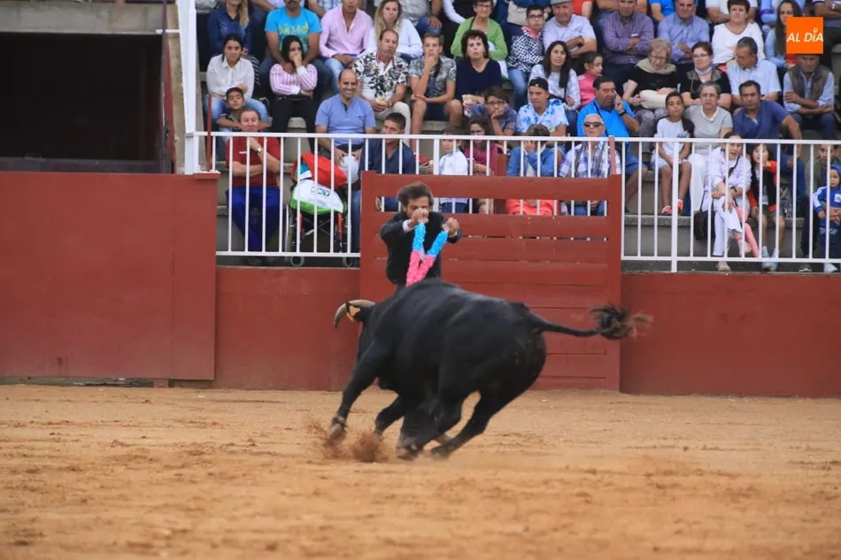 Foto 10 - Fabio Jim&eacute;nez, Ismael Mart&iacute;n y Claudia Guti&eacute;rrez, a la final del certamen de Escuelas Taurinas