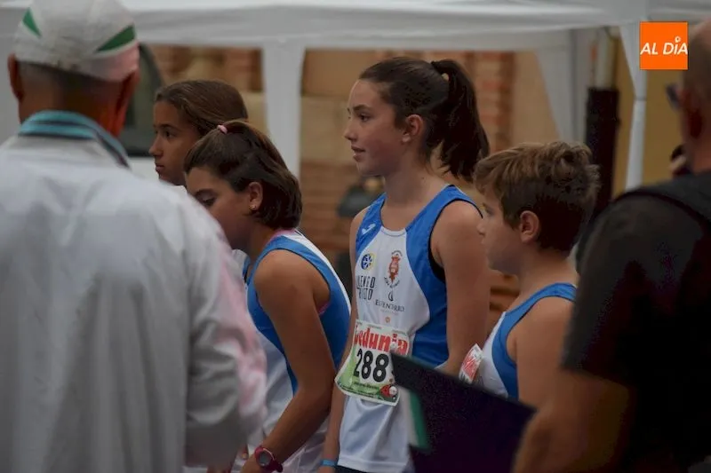 Foto 2 - Alberto Dom&iacute;nguez y Elena G&oacute;mez vencen en una carrera nocturna pasada por agua