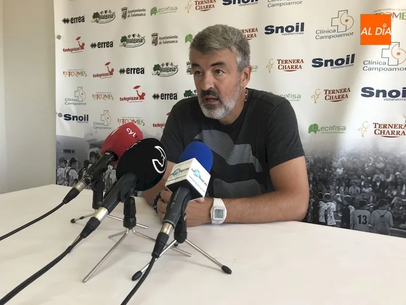 Óscar Fernández en la rueda de prensa posterior al partido