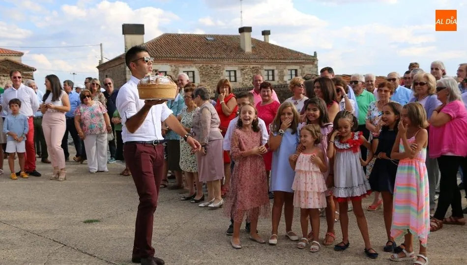 Carla y su grupo de amigas acabaría llevándose una rosca / CORRAL