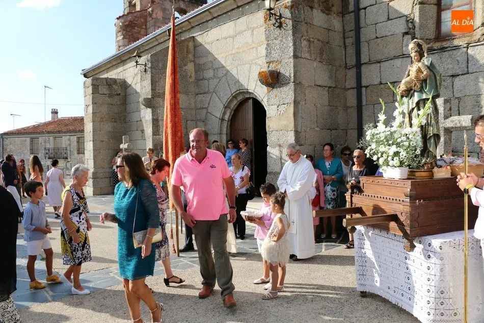 Foto 11 - Las m&aacute;s peque&ntilde;as se suman a las fiestas de La Ofrenda en Villares de Yeltes  