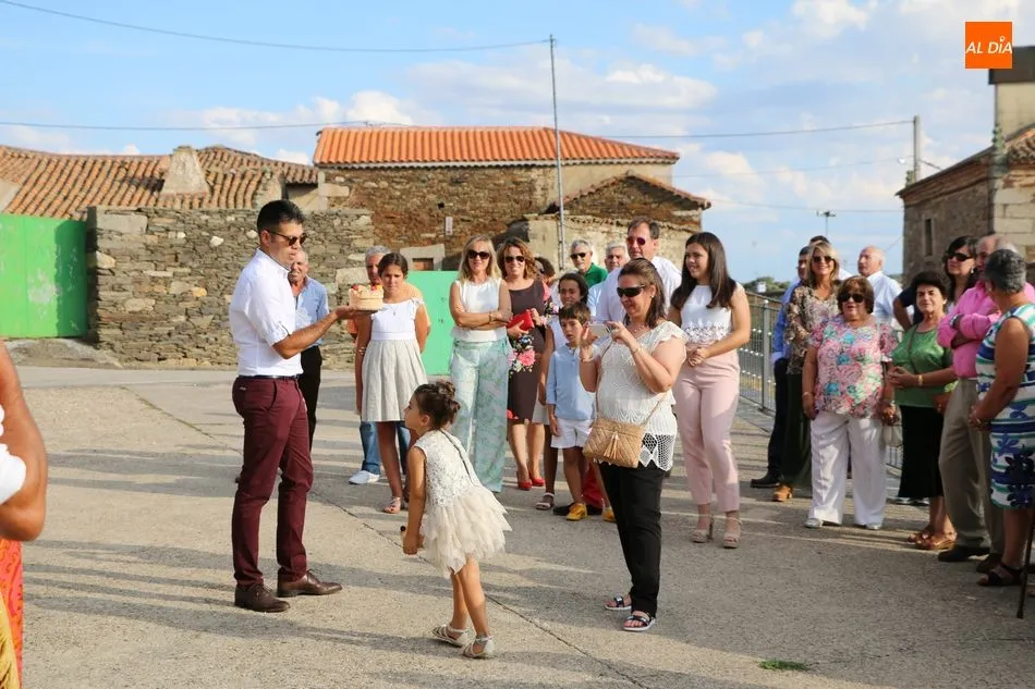 Foto 6 - Las m&aacute;s peque&ntilde;as se suman a las fiestas de La Ofrenda en Villares de Yeltes  